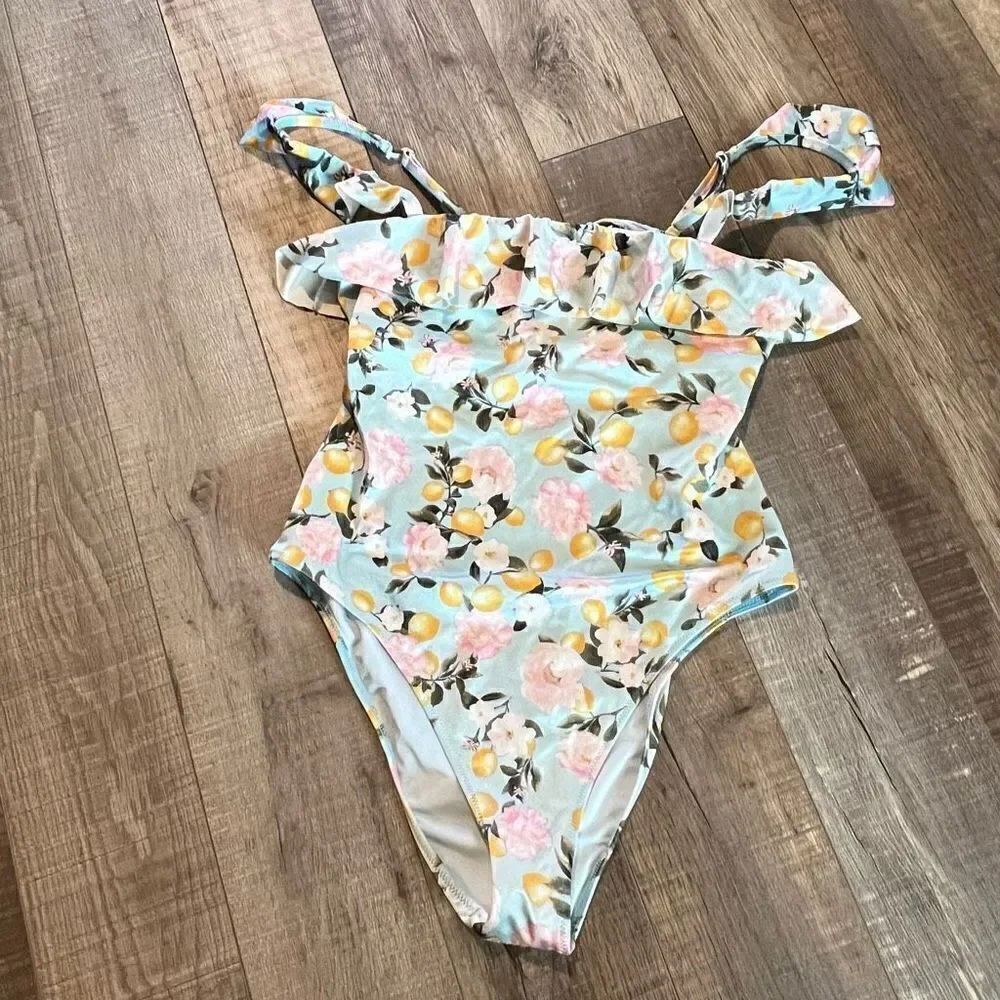 Victoria Secret Ruffle One Piece Lemon
Print Swim Medium